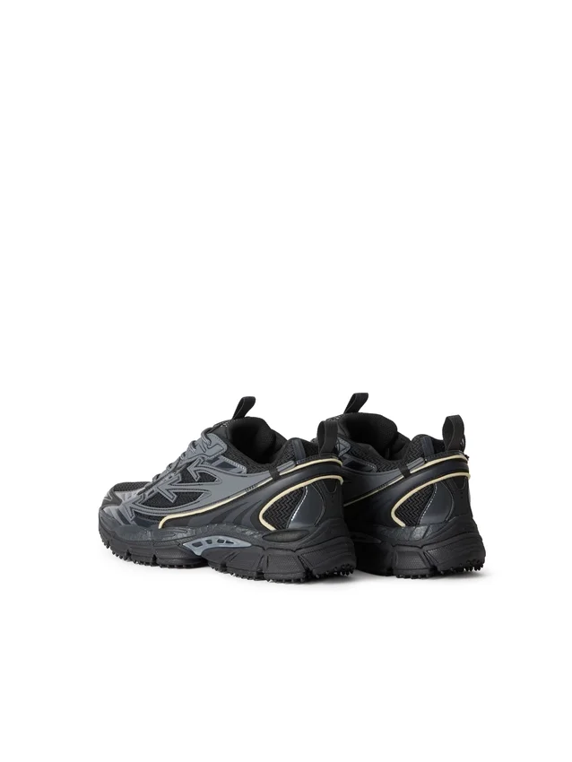 Be Right Back Sneakers Be Right Back Sneakers