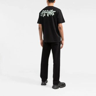 Off-White Men’ s SS22 Chest Classic Arrow Alphabet Printing Short Sleeve Black T-Shirt Off-White Men’ s SS22 Chest Classic Arrow Alphabet Printing Short Sleeve Black T-Shirt