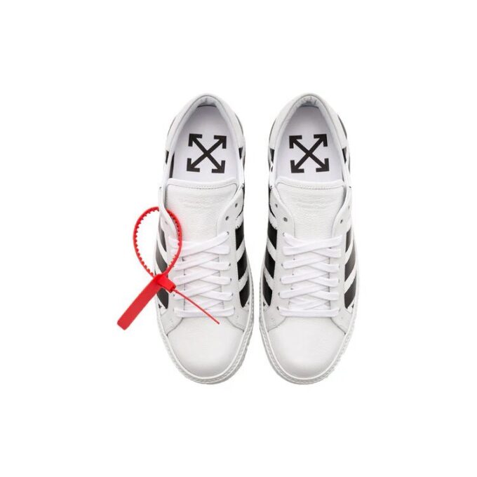 Spray Diagonals “White Black” 2019